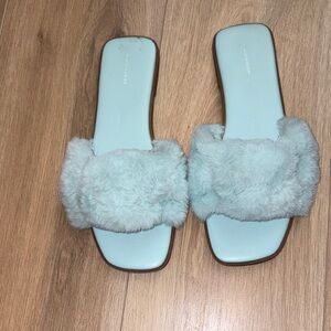 14th and Union baby blue slides, size 11